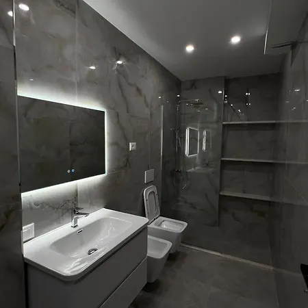 アパート Rajli's ドゥラス